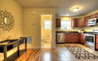 231 W Main St in Milford, CT - Building Photo