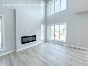 8503 Mayday Run SW in Edmonton, AB - Building Photo - Building Photo