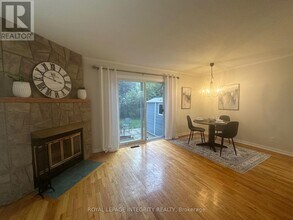 30 Bujold Ct in Ottawa, ON - Building Photo - Building Photo