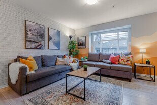 686 E Cordova St in Vancouver, BC - Building Photo