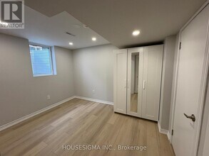 526 Cobblehill Dr in Oshawa, ON - Building Photo - Building Photo
