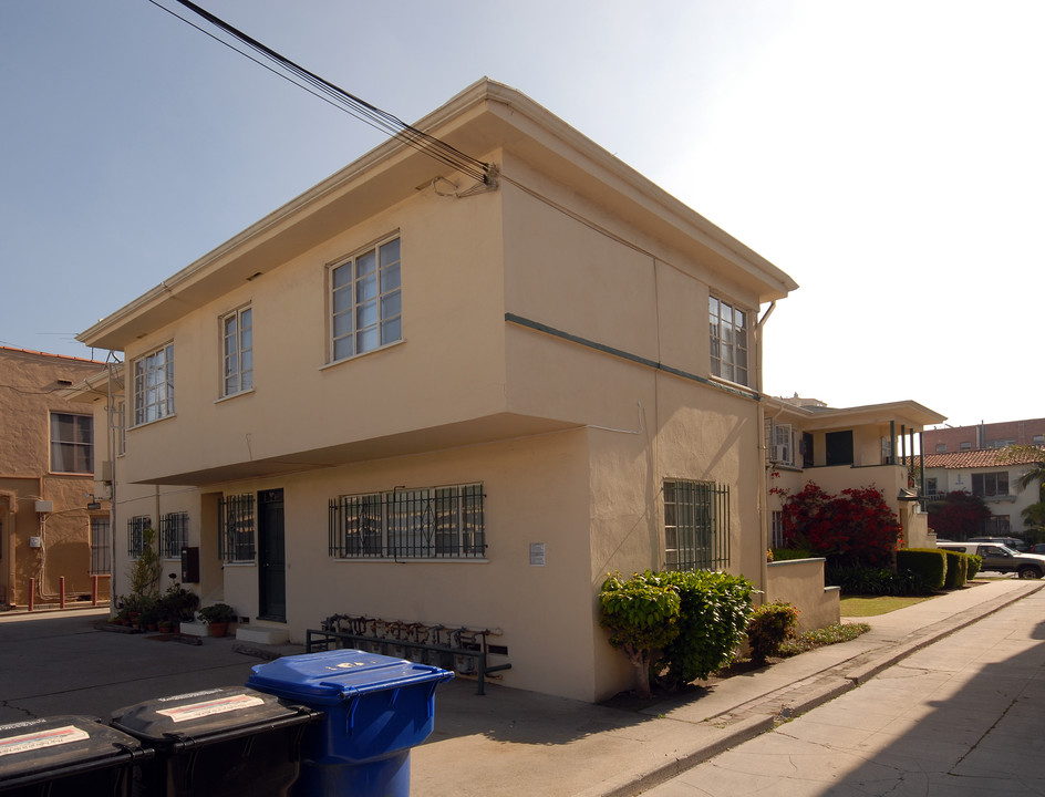 423 Cloverdale Ave in Los Angeles, CA - Building Photo