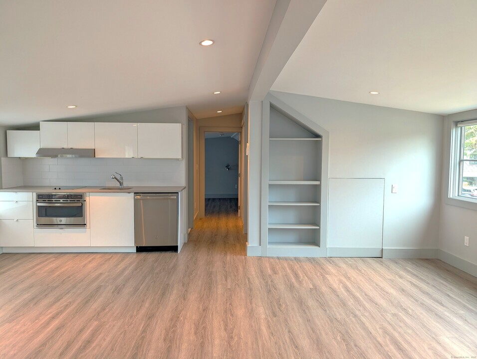 15 Myrtle Ave in Westport, CT - Building Photo