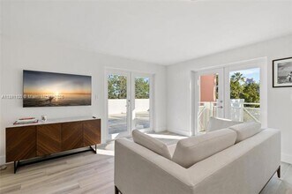 1005 8th St in Miami Beach, FL - Building Photo - Building Photo