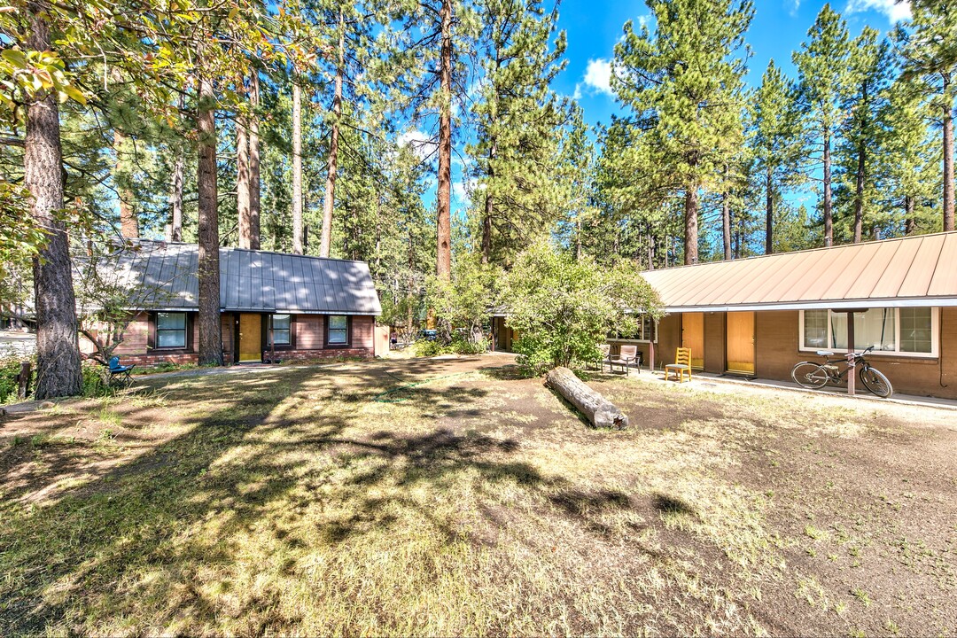 941 Alameda Ave in South Lake Tahoe, CA - Building Photo