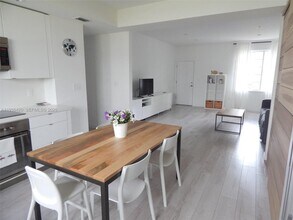 831 10th St in Miami Beach, FL - Foto de edificio - Building Photo