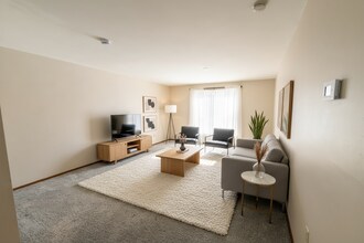 1960 Burton St SE in Grand Rapids, MI - Building Photo - Building Photo