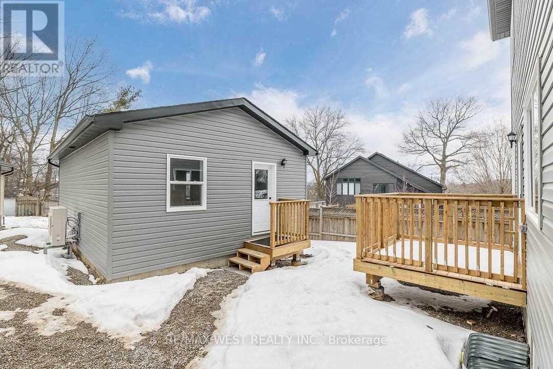 172 Cundles Rd W in Barrie, ON - Building Photo