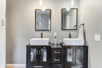 290 Elvado Way in San Diego, CA - Building Photo - Building Photo
