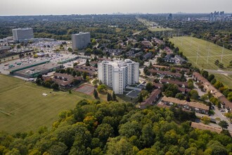 30 Livonia Pl in Toronto, ON - Building Photo - Building Photo