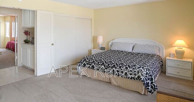 211 Canyon Cir N in Palm Springs, CA - Building Photo - Building Photo