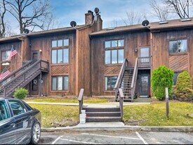 7 Pevero Dr in Vernon, NJ - Building Photo