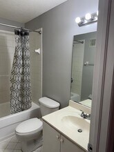 1271 SE 29th St in Homestead, FL - Foto de edificio - Building Photo