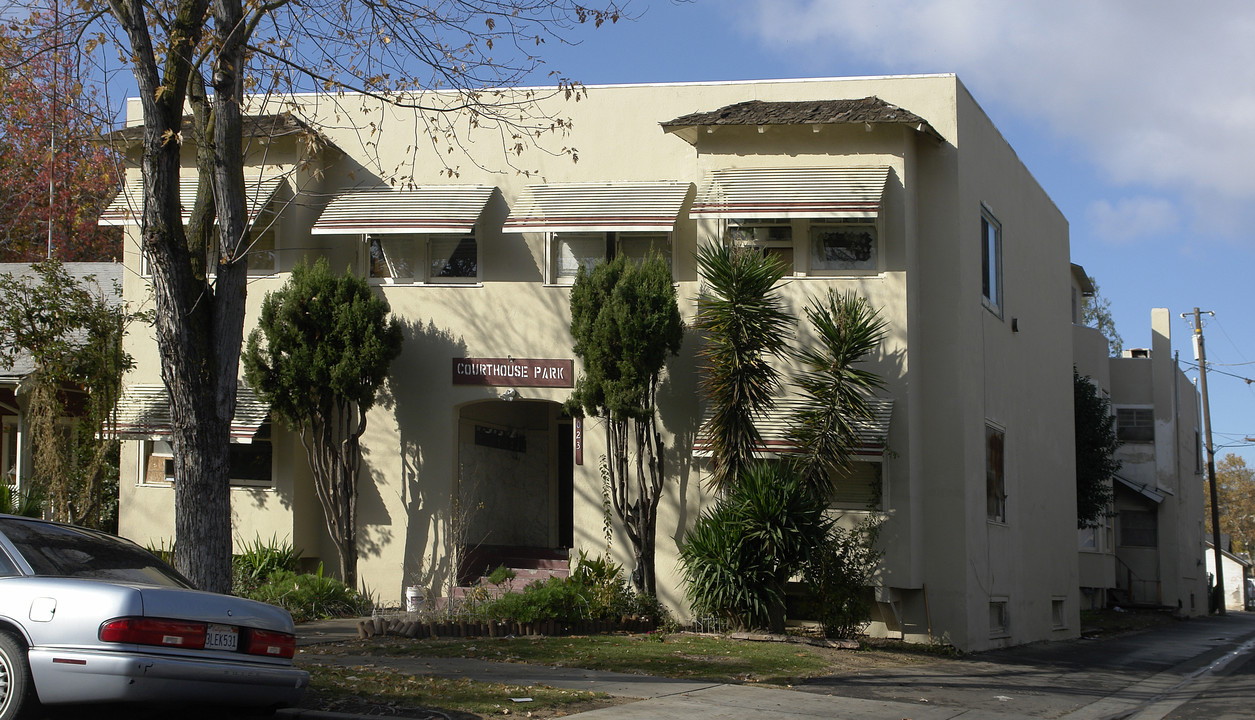 2023 O St in Merced, CA - Foto de edificio