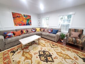 92 Valley Rd in Greenwich, CT - Building Photo - Building Photo