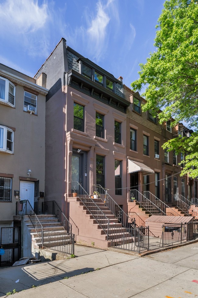 454A Jefferson Ave in Brooklyn, NY - Foto de edificio - Building Photo