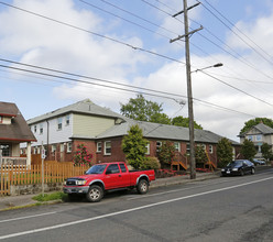 220 N Humboldt St in Portland, OR - Building Photo - Building Photo