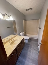 1372 Red Tail Hawk Dr in Youngstown, OH - Building Photo - Building Photo