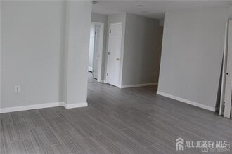 899 Green St in Iselin, NJ - Building Photo - Building Photo
