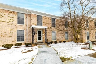 24356 E River Rd in Grosse Ile Township, MI - Building Photo - Building Photo