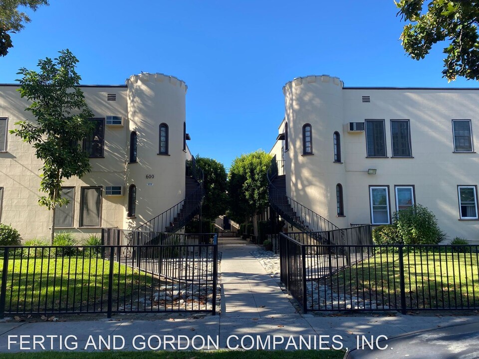 600 E Garfield Ave in Glendale, CA - Foto de edificio