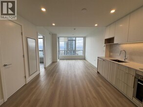 6087 Wilson Ave in Burnaby, BC - Building Photo - Building Photo