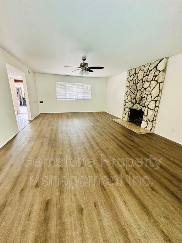 5233 Countryside Dr in San Diego, CA - Building Photo - Building Photo