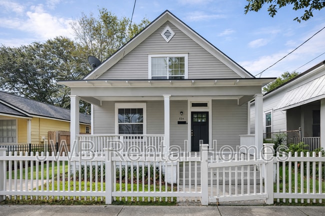 property at 424 Walnut Ct