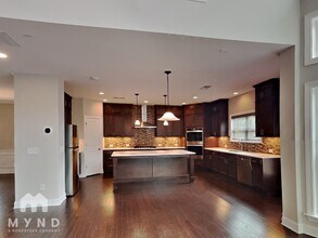3930 Starwood Dr in Cumming, GA - Foto de edificio - Building Photo