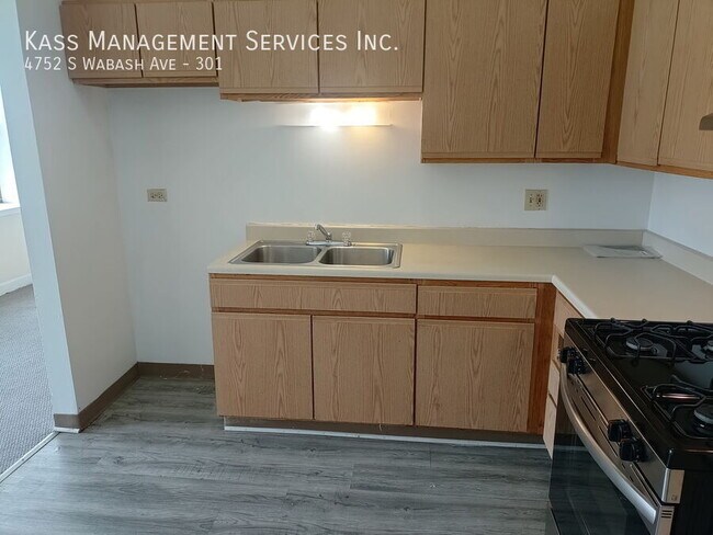 property at 4752 S Wabash Ave