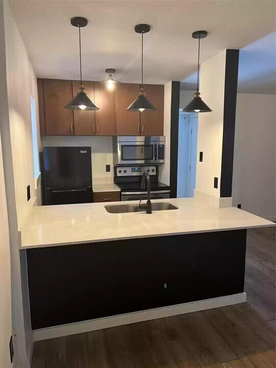 9520 Royal Ln in Dallas, TX - Building Photo