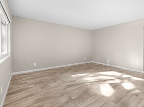 120 Granada Dr in Mountain View, CA - Building Photo - Interior Photo