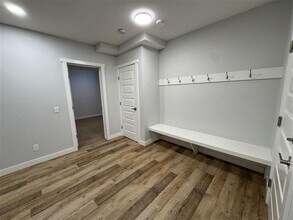 8049 Cedric Mah Rd in Edmonton, AB - Building Photo - Building Photo