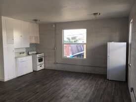 240 NW 8th Ave in Miami, FL - Building Photo