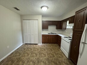 2046 NW 31st Pl in Gainesville, FL - Building Photo - Building Photo