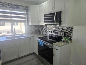 19432 SW 103rd Ct, Unit B in Cutler Bay, FL - Building Photo - Building Photo