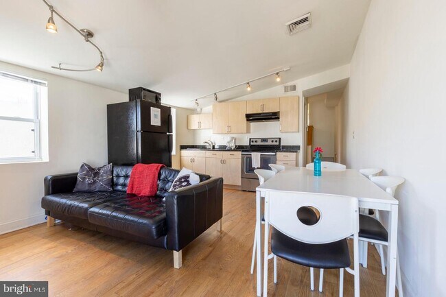 1615 Brown St-Unit -3 in Philadelphia, PA - Building Photo - Building Photo