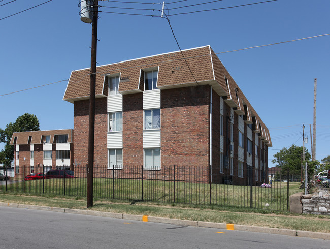 Four Seasons Apartments in St. Louis, MO - Building Photo - Building Photo