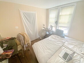 739 Parker St, Unit 3 in Boston, MA - Foto de edificio - Building Photo