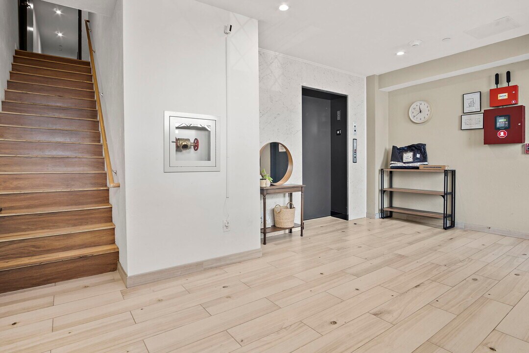 39 Lexington St, Unit 4 in Boston, MA - Building Photo