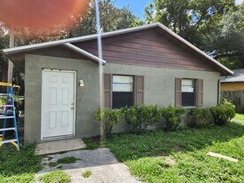 4940 4th St in Zephyrhills, FL - Building Photo