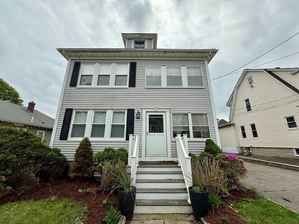 10 Newcastle Rd in Peabody, MA - Building Photo