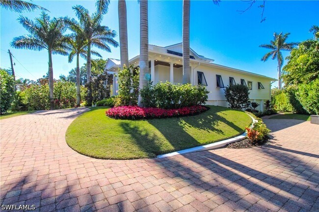 2150 Marina Dr in Naples, FL - Building Photo - Building Photo