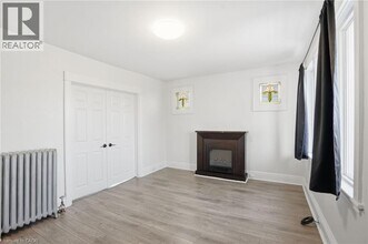 1 Fairholt Rd N in Hamilton, ON - Building Photo - Building Photo