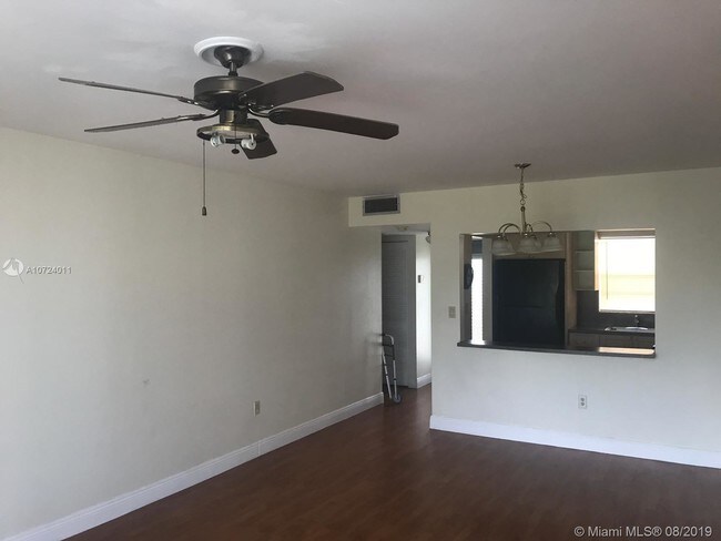 2998 Sunrise Lakes Dr E-Unit -410 in Sunrise, FL - Building Photo - Building Photo