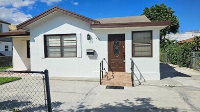 421 Ardmore Rd in West Palm Beach, FL - Building Photo - Building Photo