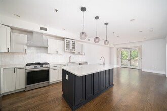 610 Madison St in Hoboken, NJ - Building Photo - Building Photo