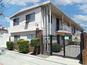 6508 Orange Ave in Long Beach, CA - Building Photo - Building Photo