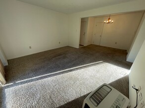 30 Holland Dr in Chapel Hill, NC - Building Photo - Building Photo