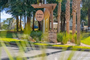 831 Arbor Lake Dr in Crestview, FL - Building Photo